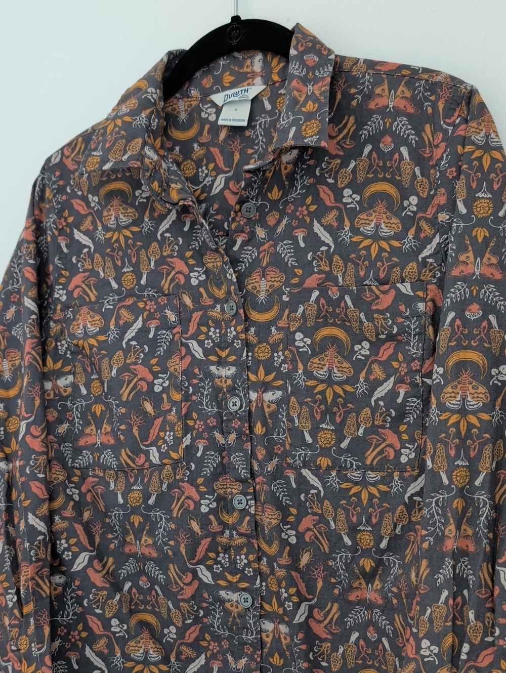 Duluth Trading Co Mushroom And Moth Button Up Long Sleeve Shirt Size Small - Picture 2 of 7